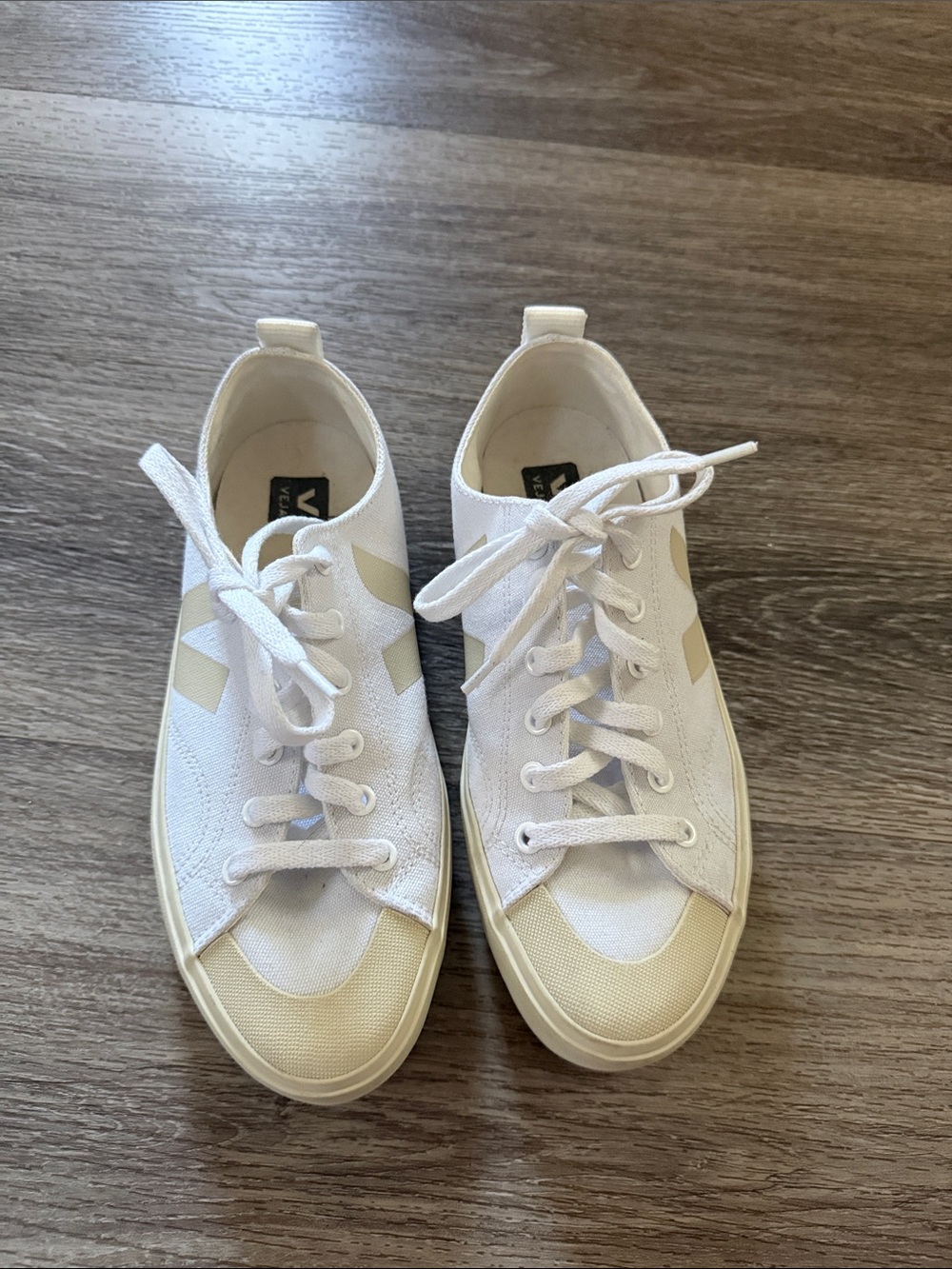 Veja Nova Low Canvas Sneaker 7 Women’s in White Pierre